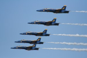 Blue_angels_flyby_in_column